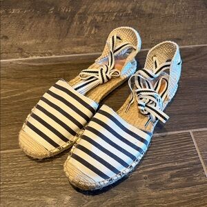 J Crew - Women’s Navy and Cream Espadrille Flats - Size 9 - Like New